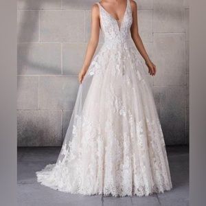 Morilee Signature Collection size 12 ivory wedding gown with lace and crystal